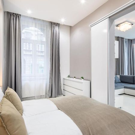 Cozy & Central Apartment With 2-Bedroom Budapest Kültér fotó