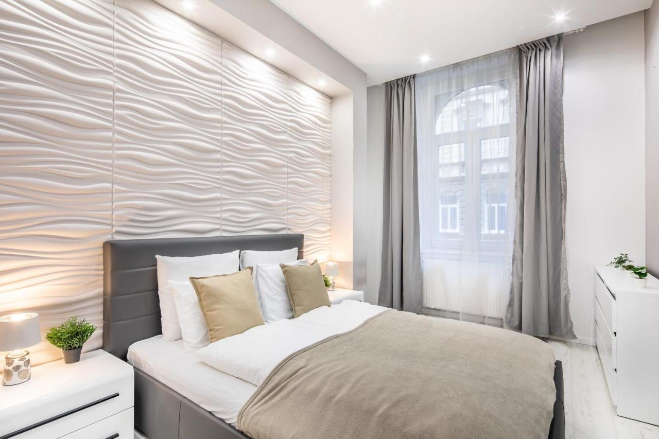 Cozy & Central Apartment With 2-Bedroom Budapest Kültér fotó
