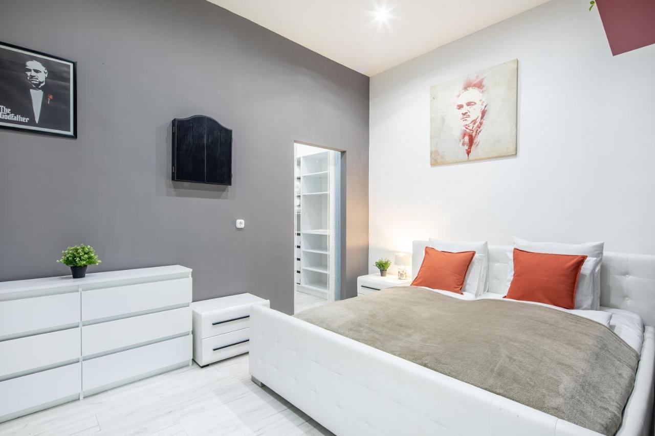 Cozy & Central Apartment With 2-Bedroom Budapest Kültér fotó