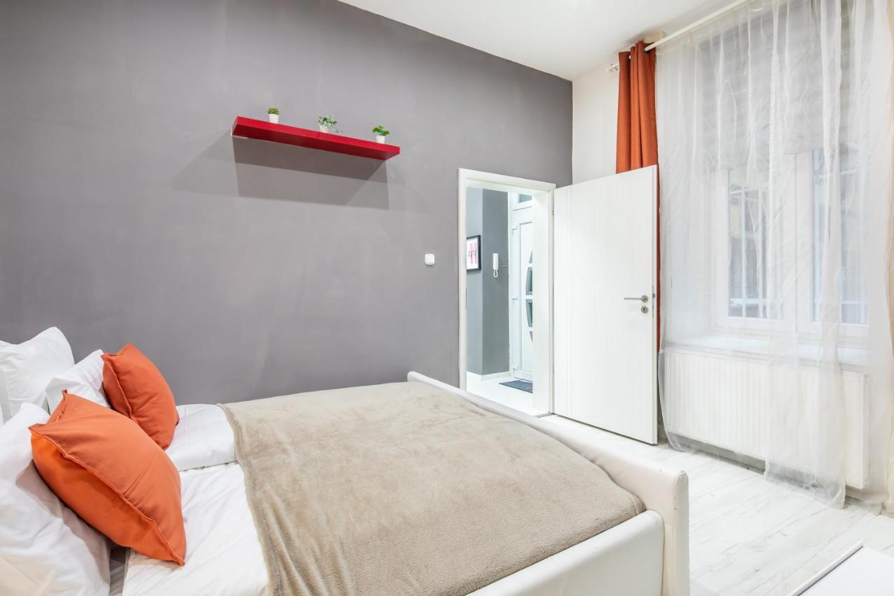 Cozy & Central Apartment With 2-Bedroom Budapest Kültér fotó