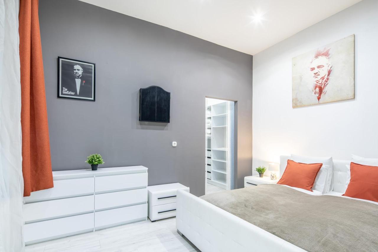 Cozy & Central Apartment With 2-Bedroom Budapest Kültér fotó